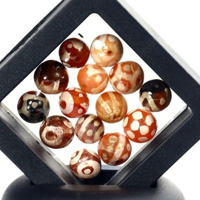 Old Vintage Indo Tibetan Etched Carnelian dzi Beads: 7-8mm Weight: 14 grams
