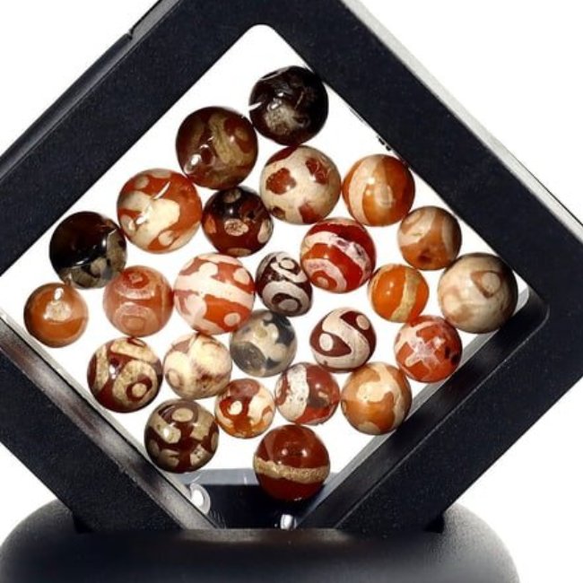 Old Vintage Indo Tibetan Etched Carnelian dzi Beads: 5-8mm Weight: 12 grams
