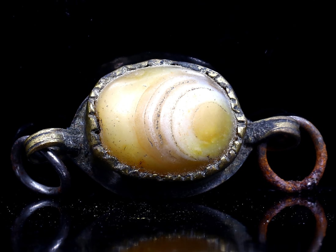 Ancient Islamic Persian Sejuk Era Metal Brass Agate Pendant Locket: 7x2.5cm Weight: 30gram