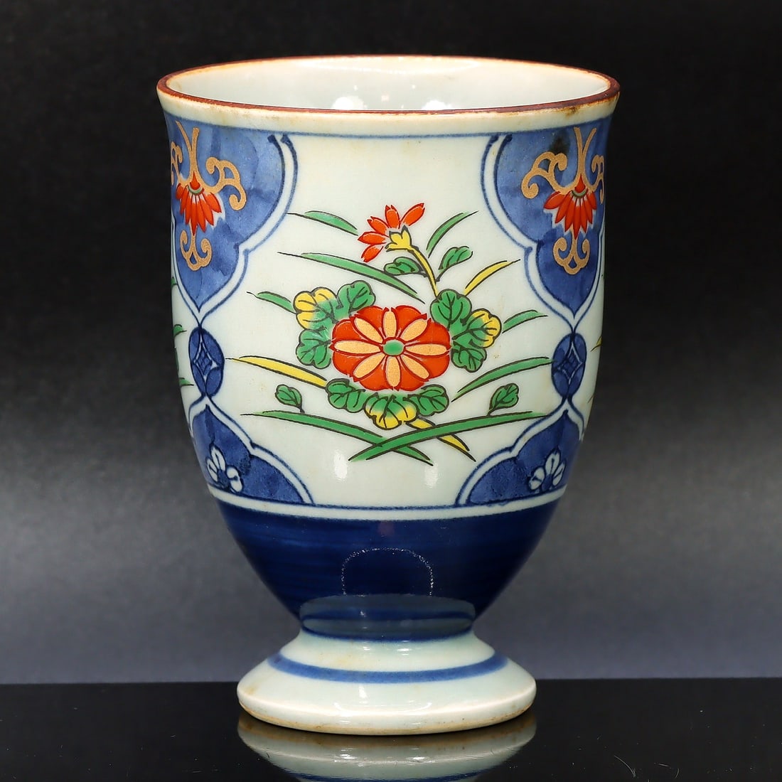 Vintage Signed Japanese Imari Porcelain Tea Cup: 9.5x7cm Weight: 156 grams