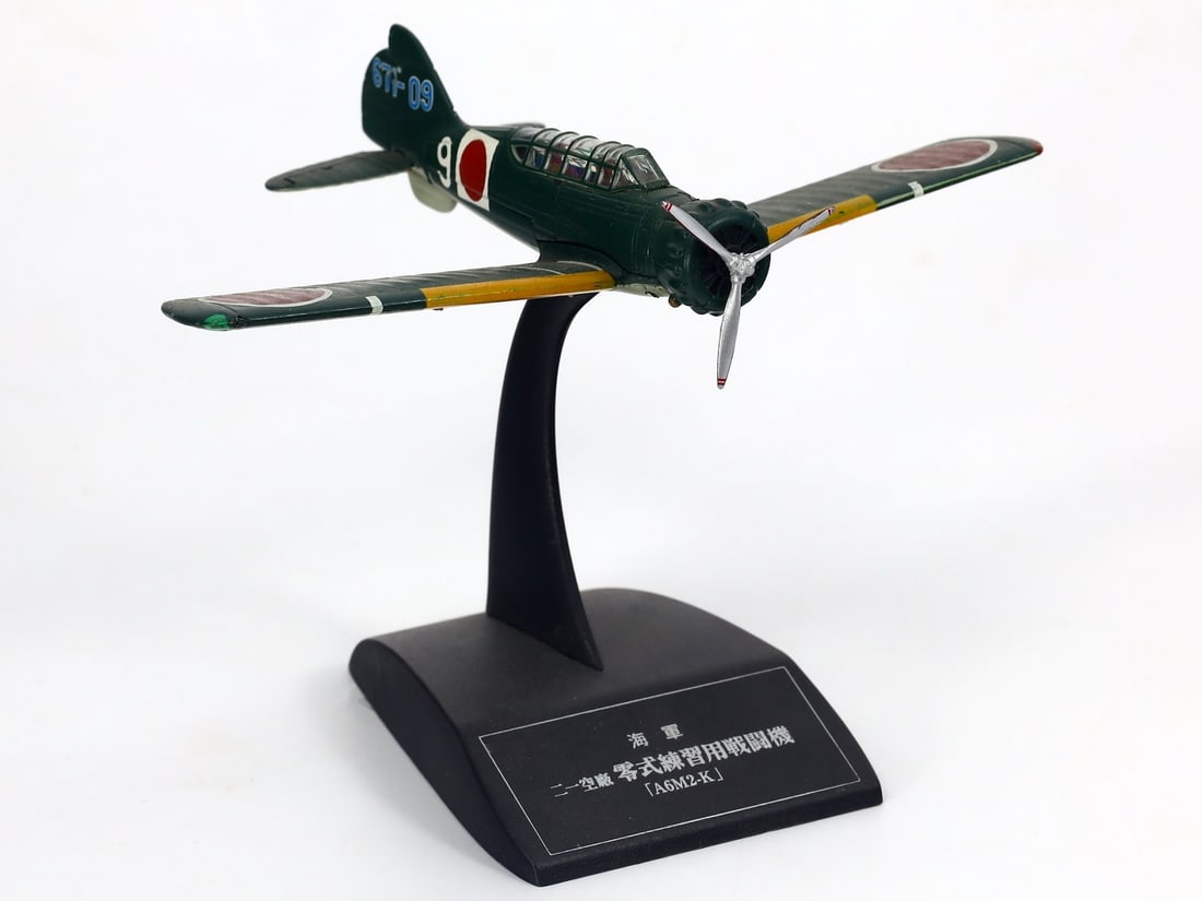 Vintage World War II Cast Iron AXIS Japanese Military Aircraft Toy Airplane Model (1 of 4)