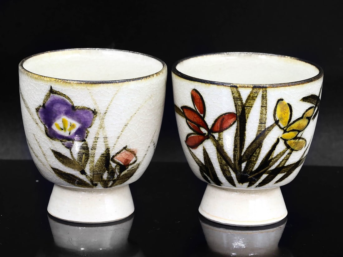 Two Signed Japanese Ceramic Egg Cups: 5x4.5cm Weight: 74 grams