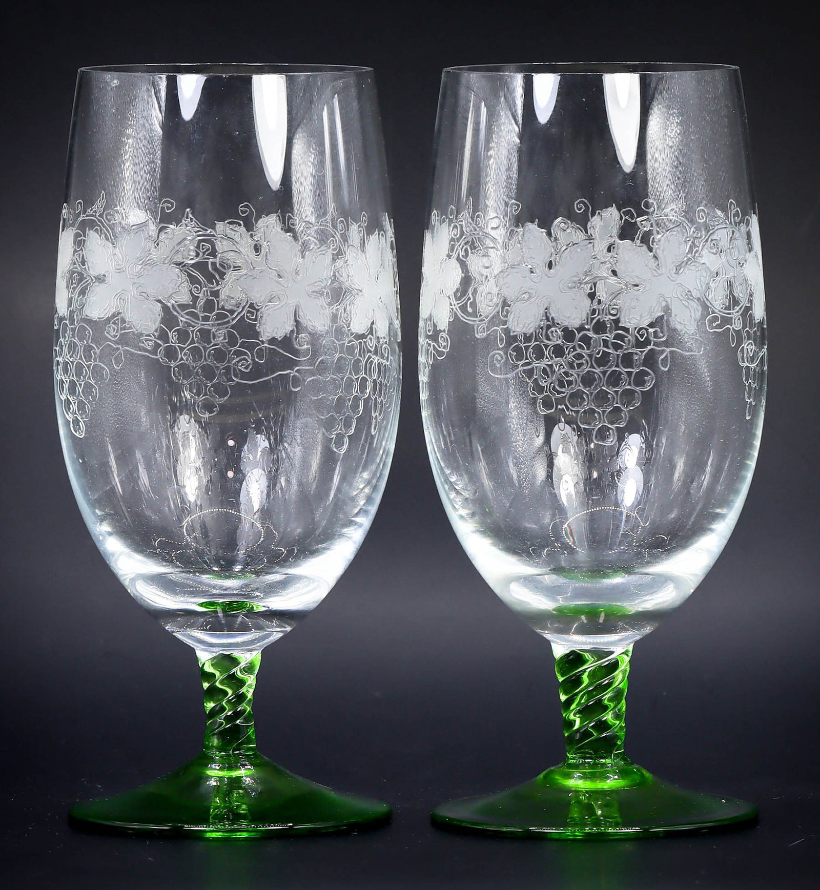 2 Art Deco Green Etched Wine Glasses and Murano Green Goblet Glass Cup Gilt 24K Gold: 14x6cm Weight: 228 grams