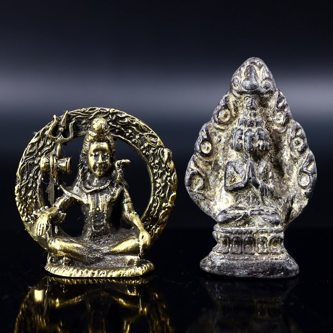 Two Indo-China Asian Vintage Buddhas Sculpture Decorative Objects: 3.5x2.5cm Weight: 94 grams