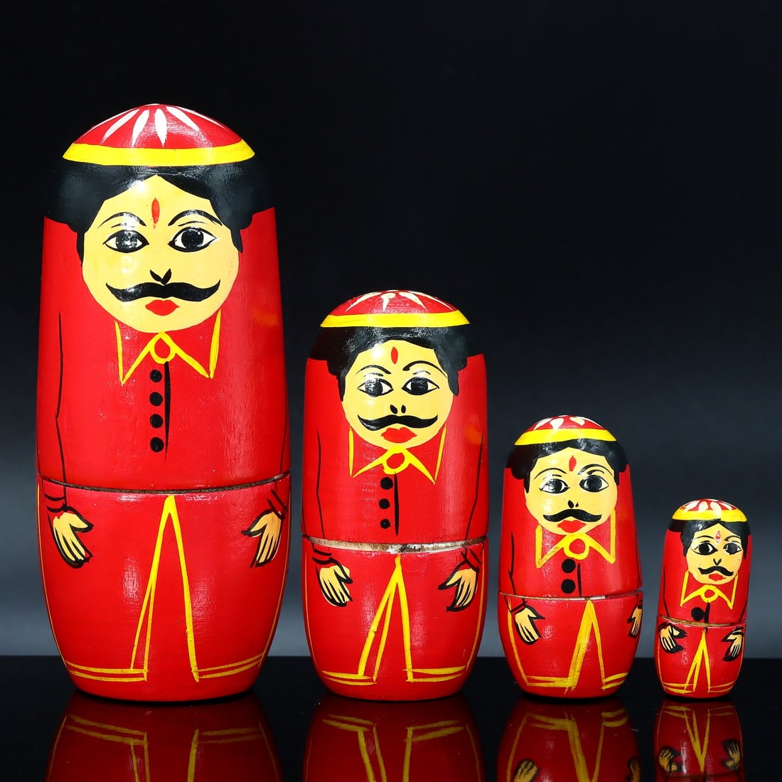 Vintage Russian Matryoshka Wooden Nesting Doll 4 in 1: 10x4cm Weight: 78 grams