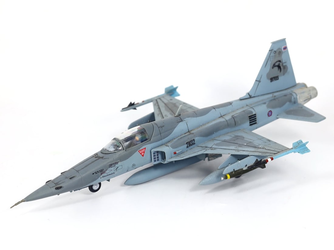 Vintage Plastic Military Jet Fighter Aircraft Toy Airplane Model (1 of 4)