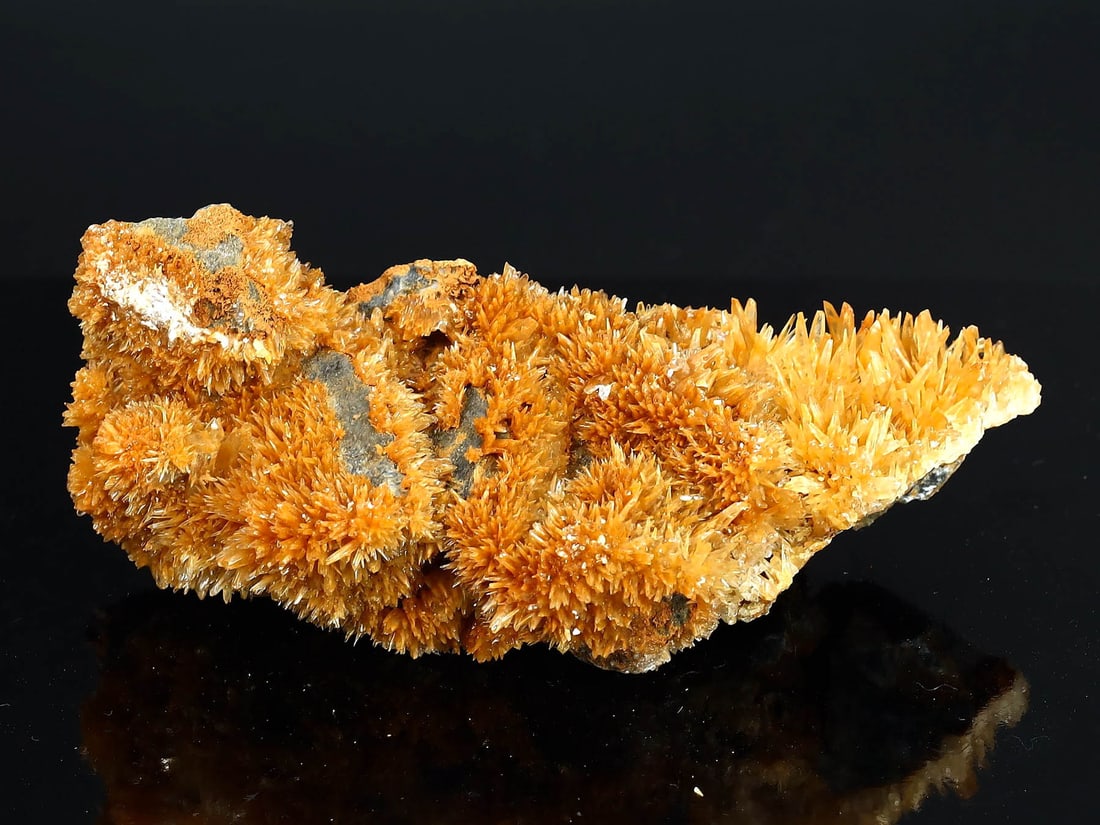 Exquisite African Geode Crystal: A Natural Wonder for Collectors: Dimension: 9x4cm Weight: 129gram Estimate: $180-$320 Recent auctions have witnessed heightened interest in geode specimens, particularly those originating from Africa due to their distinct hue and cry