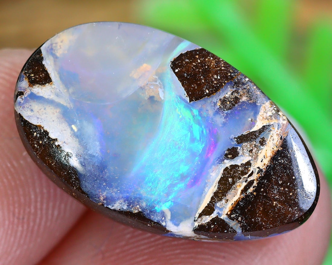 Australian Koroit Matrix Boulder Opal: Vibrant Tapestry of Nature's Brilliance: Dimension: 16x10x5mm Weight: 7Ct Estimate: $220-$460 In recent auctions, Australian Koroit Matrix Boulder Opals have witnessed an increasing demand. An opal of similar quality and pattern was auctione