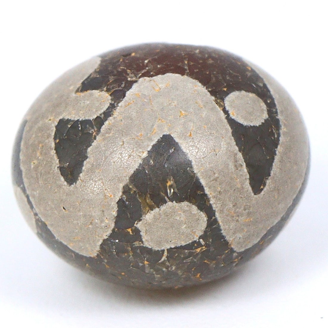 Radiant Carnelian Bead: A Pyu Masterpiece, 2nd Century BCE - 9th Century CE: Dimension: 9.5x8mm Rarity Level: Highly Rare This bead, stemming from the Pyu era, represents a unique piece of history from an ancient civilization that existed nearly two millennia ago. Estimate: $2