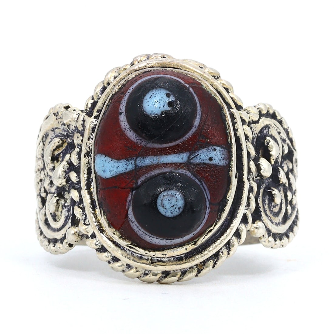 Golden Gilt Ring with Glass Bead Mirroring Islamic Era Designs (Mid-Century 20th Century): Ring size: US 9.5 Rarity Level: Highly Rare Owing to its symbolic ties with the Islamic Era and the impeccable craftsmanship of the glass bead, this ring is not just an emblem of history but also a te