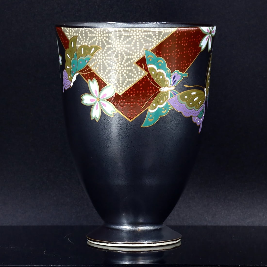 Showa Era Splendor: Ceramic Teacup of Opulent Beauty, a Mid-Century Japanese Art Treasure (1 of 4)