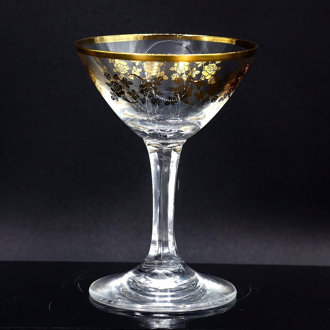 Elegant Gold-Floral Pattern Glass Goblet French Vintage Inspired: Dimension: 11x8cm Weight: 103grams Introduction: Embodying the sophistication of French vintage glassware, this goblet is a charming example of the classic allure found in early 20th-century design. T