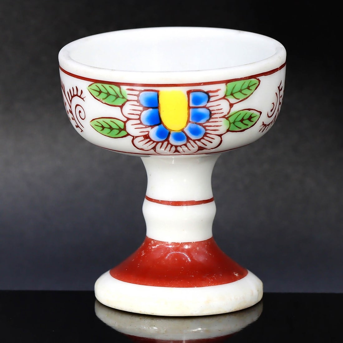Showa Splendor: Hand-Painted Porcelain Egg Cup - A Charming Memento of Japanese Heritage: Dimension: 6x5cm Weight: 68grams Introduction: Reflecting the delicate aesthetics of the Showa period, this hand-painted porcelain egg cup emanates traditional Japanese charm. The colorful floral moti