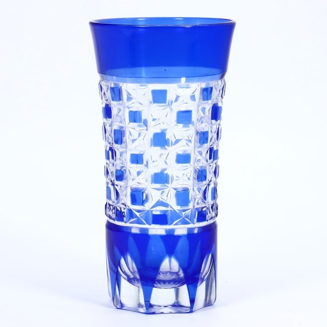 Cobalt Blue Cut Glass Shot Glass: European Art Nouveau Inspired: Dimension: 10.5x5.5cm Weight: 105grams Introduction: This mesmerizing cobalt blue cut glass shot glass is a testament to the artistic exuberance of the European Art Nouveau period. It beautifully capt