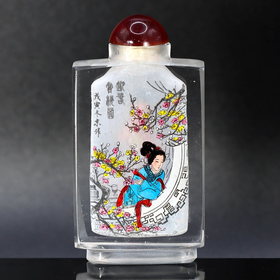 Japanese Edo-Inspired Snuff Bottle with Vibrant Blossoms and Courtesan Imagery: Dimension: 8x4 cm Weight: 81 grams Introduction: This intricately designed Japanese glass snuff bottle is a delicate homage to the rich visual culture of the Edo period. The bottle showcases a hand-pa