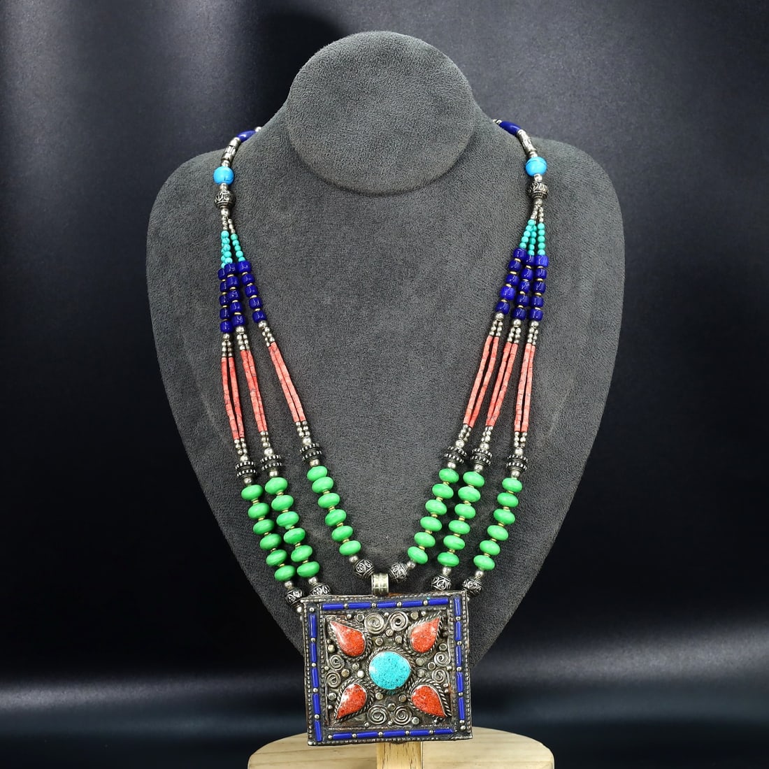 Vintage Tibetan Necklace: An Ode to Tibetan Artistry (Mid-20th Century): Dimension: 21" inches Weight: 111 gram Introduction: This exquisite necklace, embellished with detailed inlay work and vibrant red beads, celebrates the unmatched craftsmanship of Tibetan artisans. Da