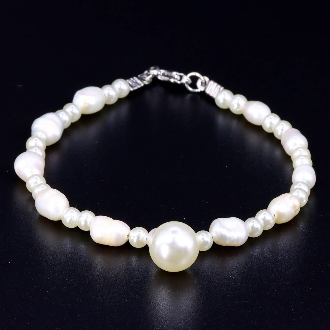 Elegance of Orient: Chinese Cultured Freshwater Pearl Bracelet: Dimension: 8 inches length Introduction: Embodying the delicate allure of Chinese craftsmanship, this cultured freshwater pearl bracelet glows with a serene luster. Its understated elegance is a testa