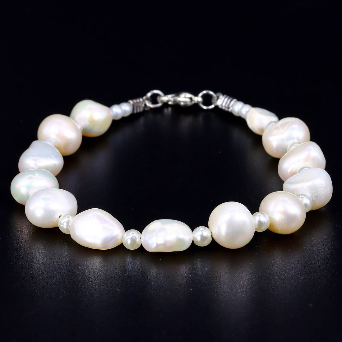 Elegance of Orient: Chinese Cultured Freshwater Pearl Bracelet: Dimension: 8 inches length Introduction: Embodying the delicate allure of Chinese craftsmanship, this cultured freshwater pearl bracelet glows with a serene luster. Its understated elegance is a testa