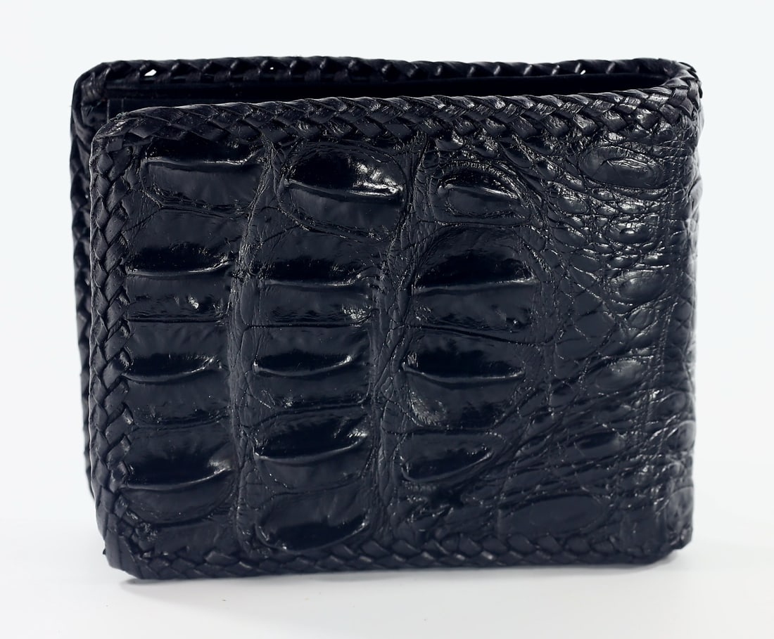 Pristine Crocodile Hornback Leather Wallet: The Epitome of Exotic Luxury: Dimension: 22.5x9.5 cm Weight: 111 gram Introduction: Brand new and boasting an exotic crocodile hornback pattern, this leather wallet is a treasure for aficionados of luxury goods. Its sleek design a