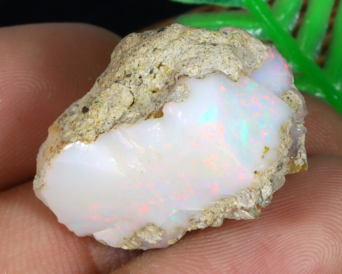 29.9Ct Welo's Wonders: Pristine Selection of Ethiopian Opal: Dimension: 21x17x14 mm Weight: 29.9 ct Raw Gemstone Specimens - Natural Welo Rough OpalThis assemblage of Ethiopian Welo opal rough is a breathtaking representation of nature's artistry. Each piece is