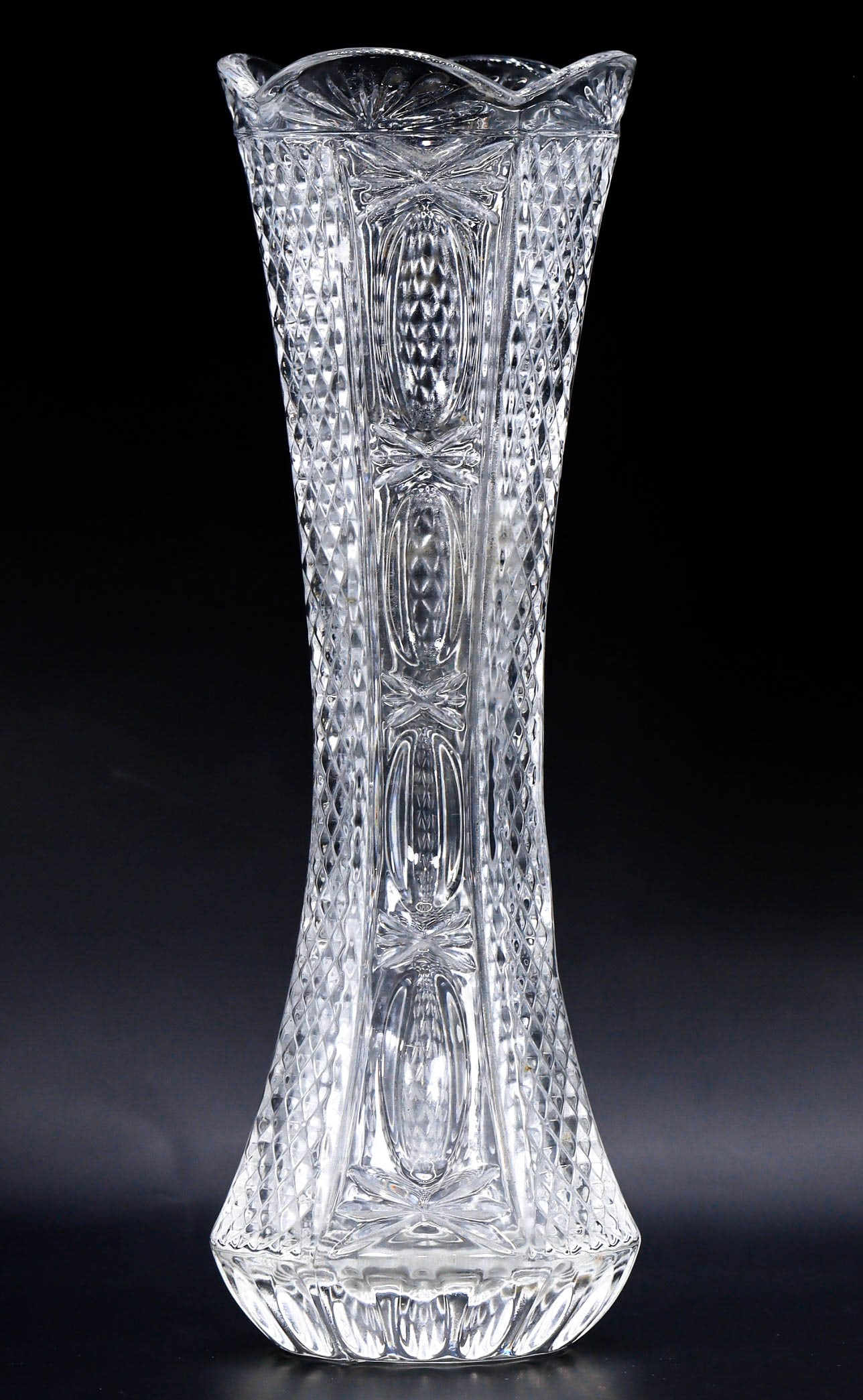 "Eternal Brilliance: The Art of Cut Glass", Crystal Cut Glass Vase (1 of 3)