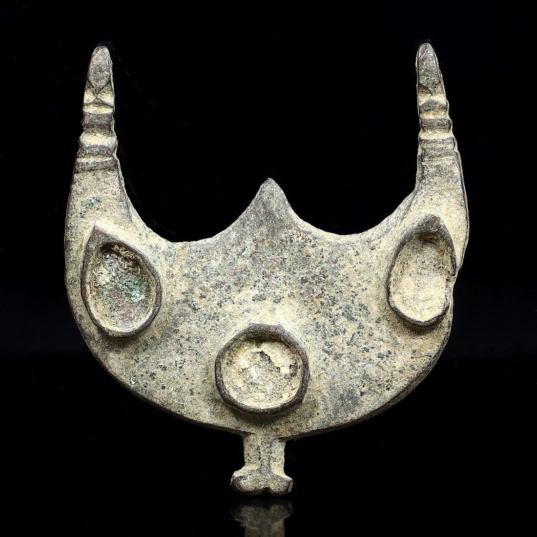 Kushan Empire Triratna Bronze Locket: Emblem of Ancient Buddhist Beliefs (1st-3rd Century AD) (1 of 2)