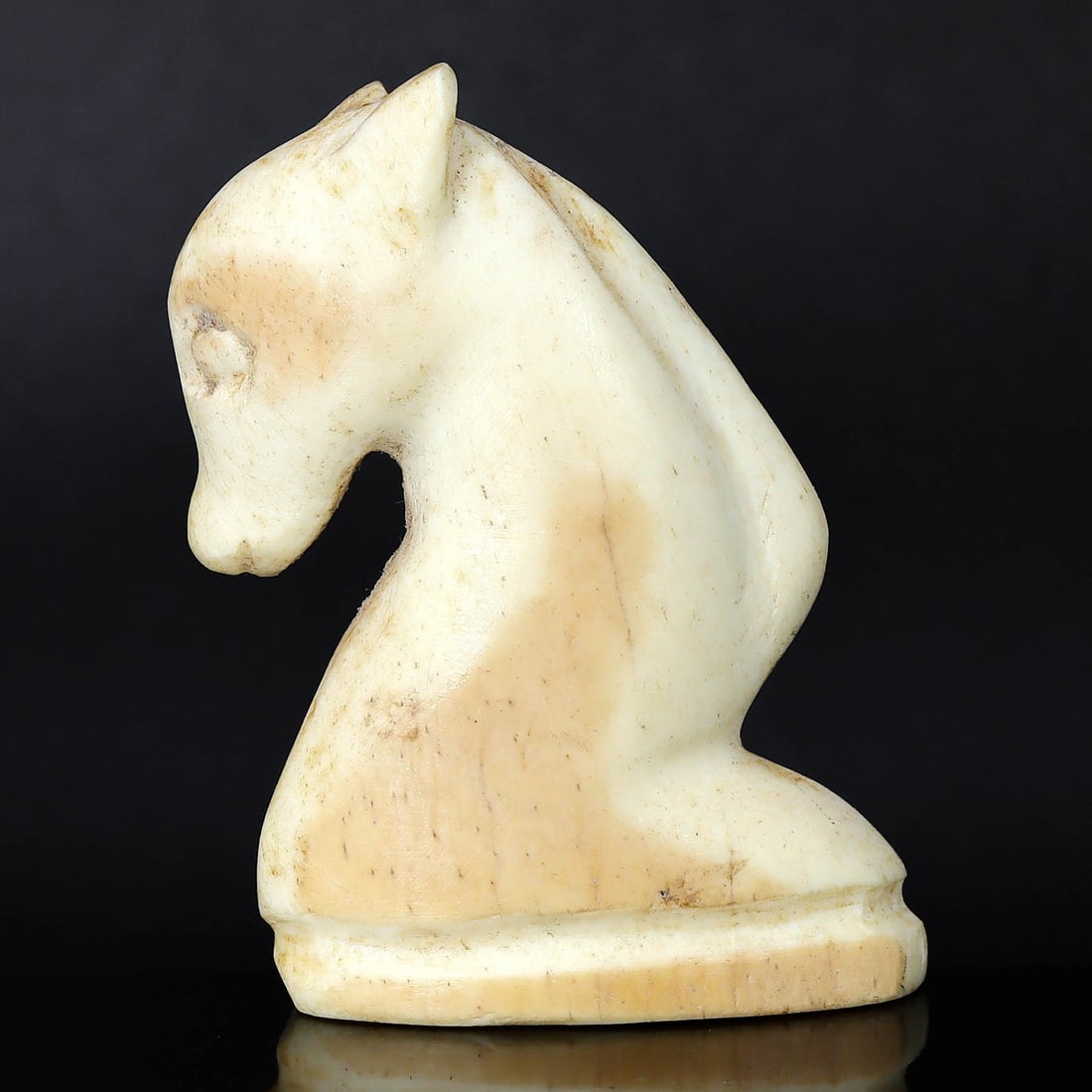 Medieval Scandinavian Bone Chess Piece (800-1050 AD): A chess piece sculpted from bone, this item stands 5 cm tall and 3 cm wide (approximately 1.97 inches by 1.18 inches), with a weight of 18 grams. It is believed to be of Scandinavian origin from the V