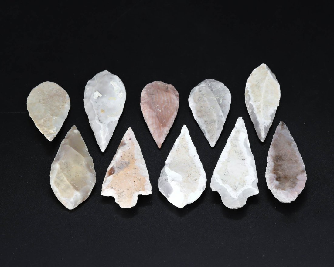Group of 10 Upper Paleolithic Flint Arrowheads (1 of 2)