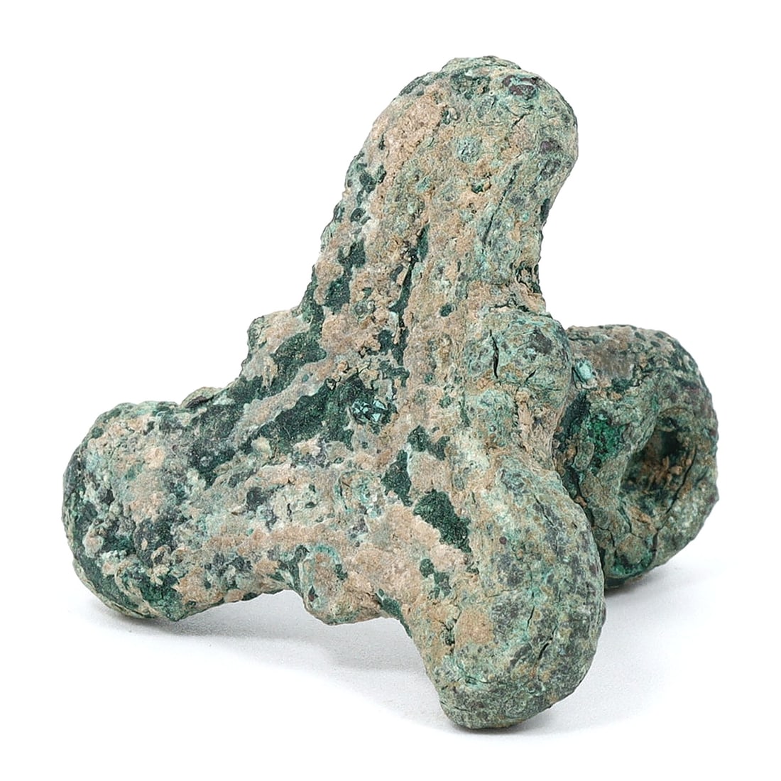 Bactria-Margiana Cooper Alloy Stamp Seal (3rd – 2nd Millennium BCE): This ancient stamp seal from the Bactria-Margiana region, dating back to the 3rd – 2nd millennium BCE, is a remarkable artifact. Crafted from copper alloy, it possesses dimensions of 3.5x3x2.8 cm (a