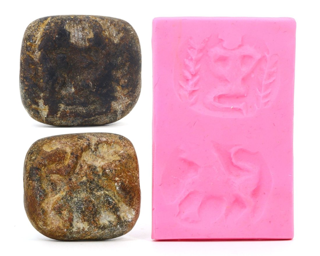 Jemdet Nasr Period Steatite Double Convex Seal, Circa 3100-2900 BC: This significant steatite seal dates back to the Jemdet Nasr period, approximately 3100-2900 BC, a time that preludes the storied era of Sumerian dominance in ancient Mesopotamia. Measuring 4 cm by 3.