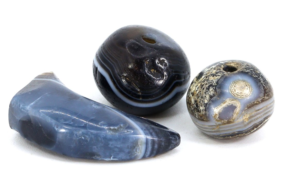 Pre-Tibetan Empire Agate Dzi Beads & Amulet, 1st-7th Century AD (1 of 2)