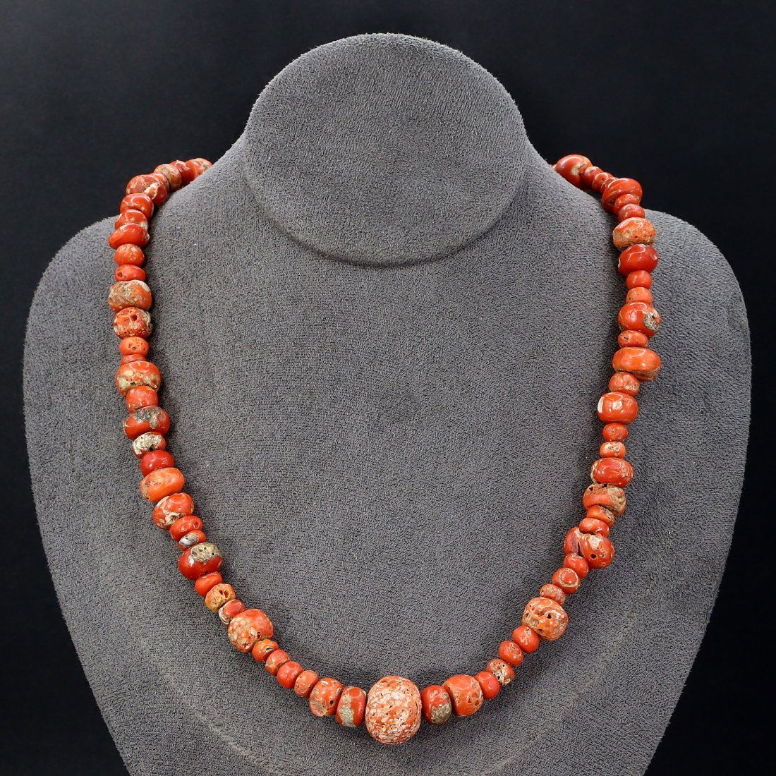 Antique Nepalese Antique Red Coral Beads Necklace, 17th-19th Century: This authentic red coral beads necklace, originating from Nepal between the 17th and 19th centuries, measures 20 inches in length. Comprising finely shaped coral beads, this necklace represents the hi