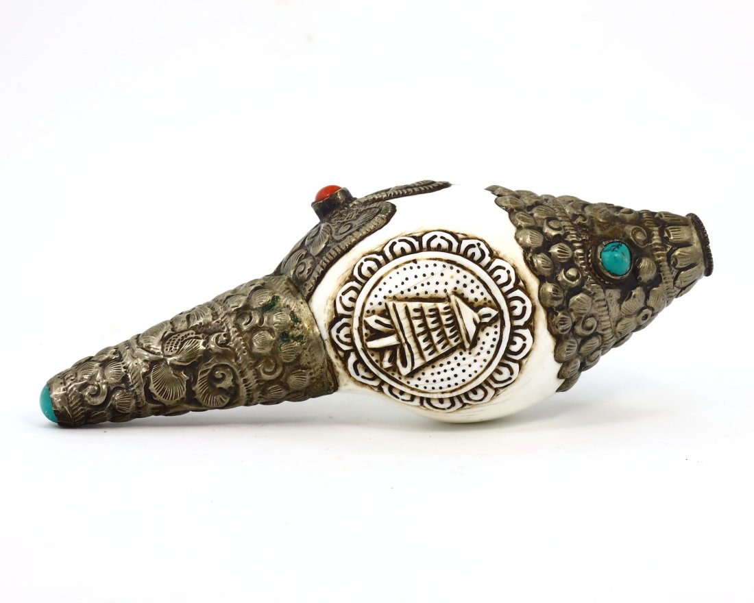 Tibetan Ritual Conch Shell Trumpet with Silvergilt and Gem Inlay, 20th Century (1 of 3)