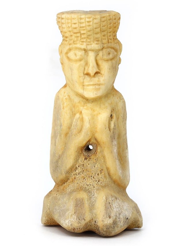 Ancient Islamic Era Egyptian Prayer Votive Figure, 9th Century AD: Presenting a profound piece of spiritual heritage, this bone votive figure hails from the Islamic Era of Egypt, precisely the 9th Century AD. Dimensions are finely preserved at 9.5x4x2 cm, or equivale