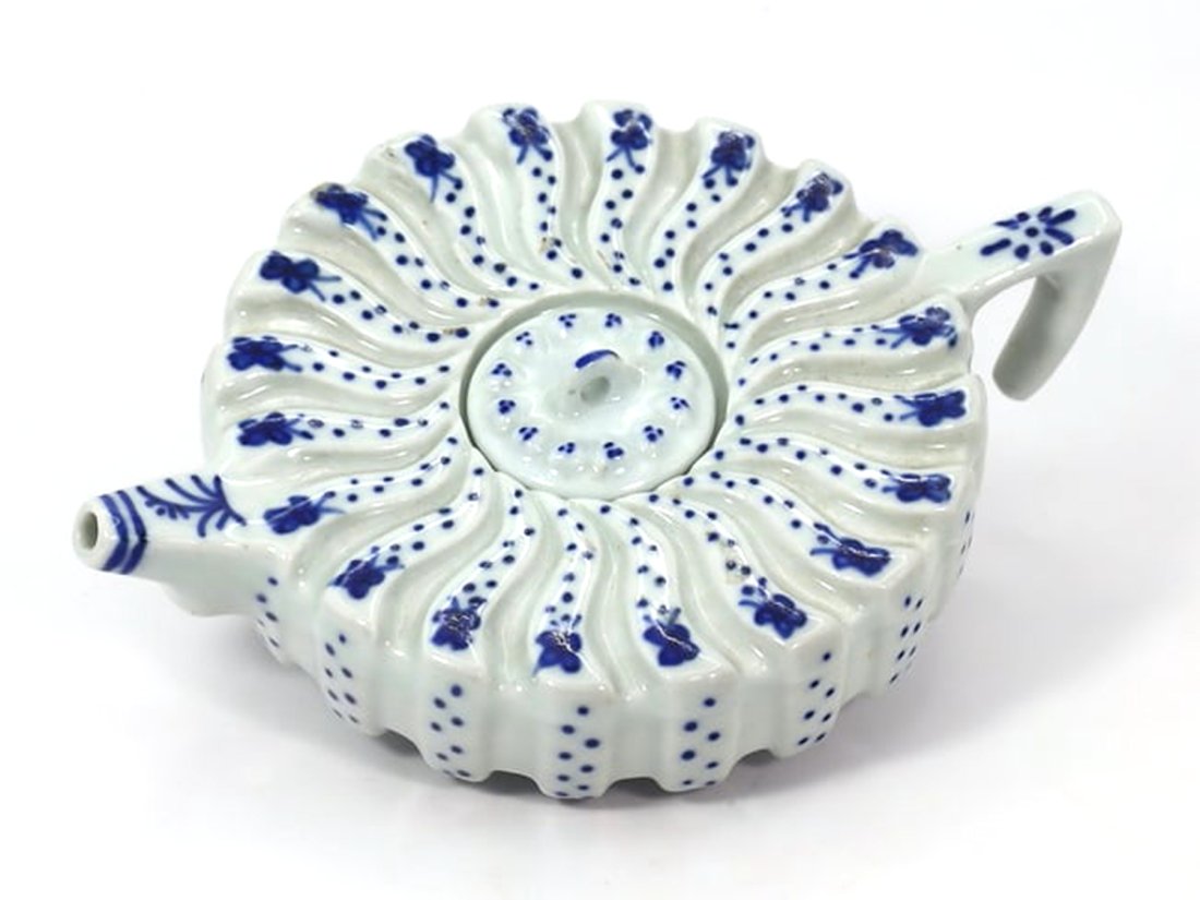 Antique Qing Dynasty Daoguang Era Blue and White Porcelain Teapot, 1821-1850 (1 of 6)