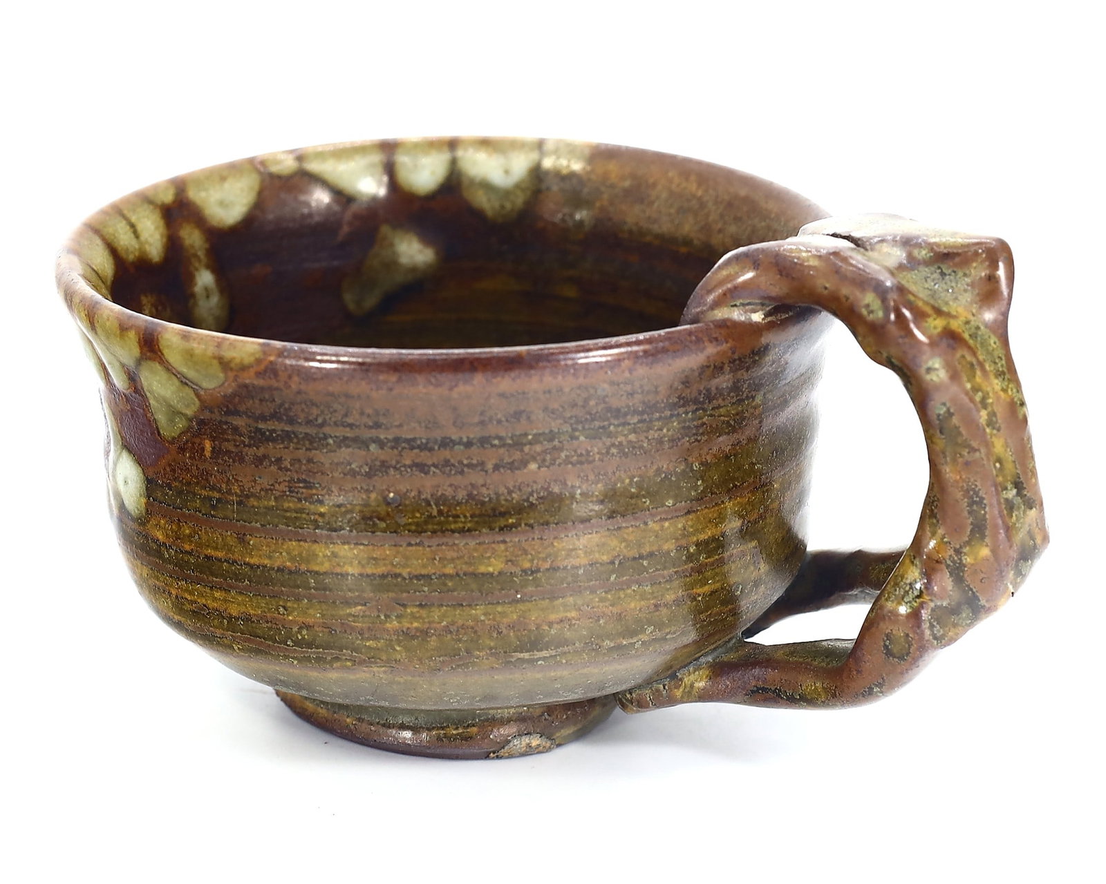 20th Century Japanese Pottery Mug, Estate Sale Find: This elegant Japanese pottery ware, originating from a prestigious estate sale in Japan, is a remarkable representation of 20th century Japanese ceramic artistry. Featuring a harmonious blend of tradi