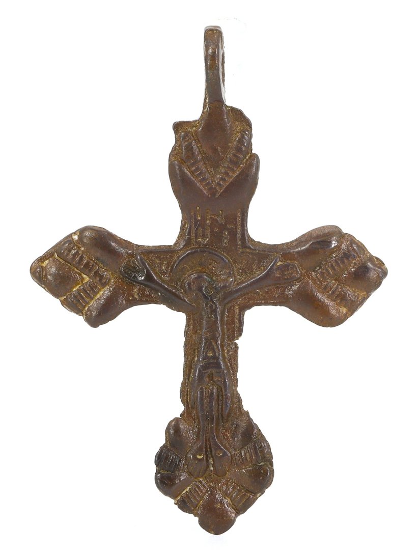 A Byzantine Bronze Cross Pendant, Circa 10th-12th Century AD: A relic of devotion, this bronze cross pendant from the Byzantine era, measures 5.8x4cm, and is imbued with a dignified presence. The obverse side is unadorned, suggesting a preference for the persona