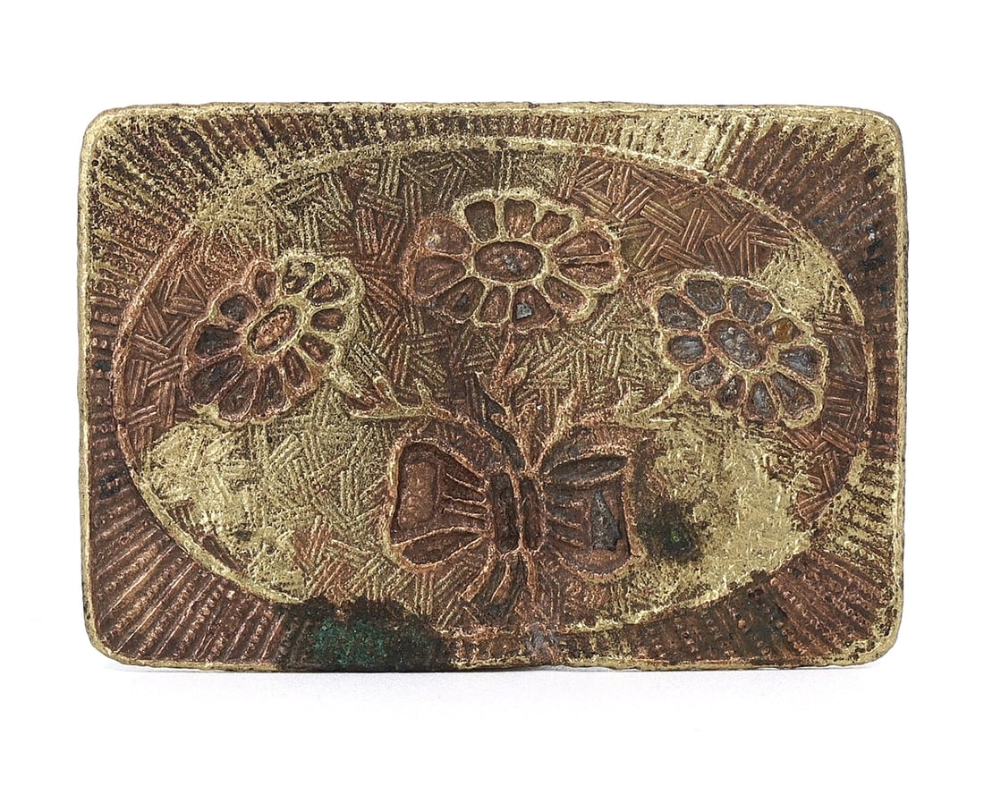 An Embossed Gilt Brass Floral Plaque: This gilt brass floral plaque, measuring 3.8 x 2.5 cm, is an exquisite piece of Victorian decorative art. The embossed design features a bouquet of flowers tied with a bow, a motif popular in Victoria