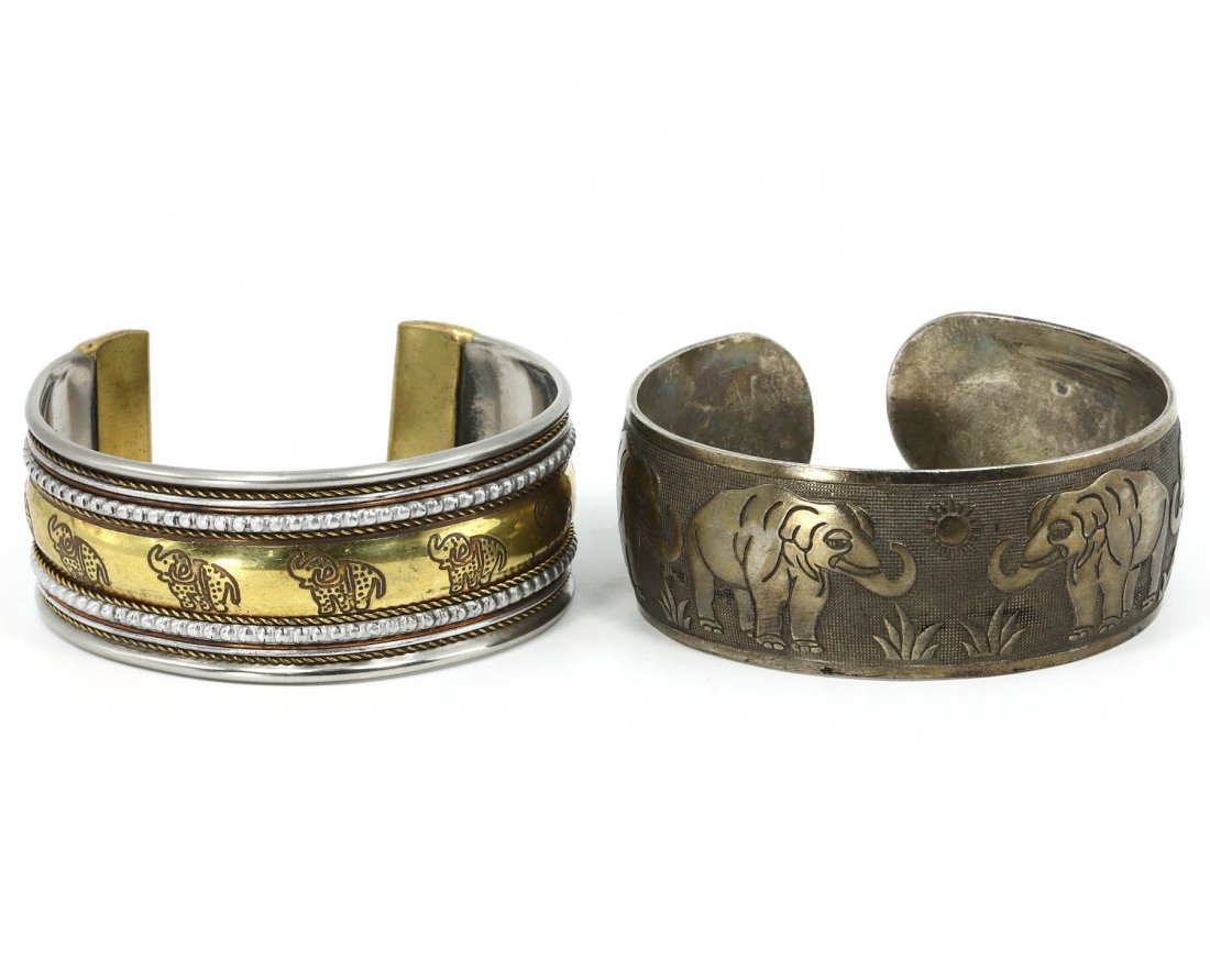 A Pair of Ancient Bangles Art of the Pastoral Elegance: Dimension: 63 x 6 cm