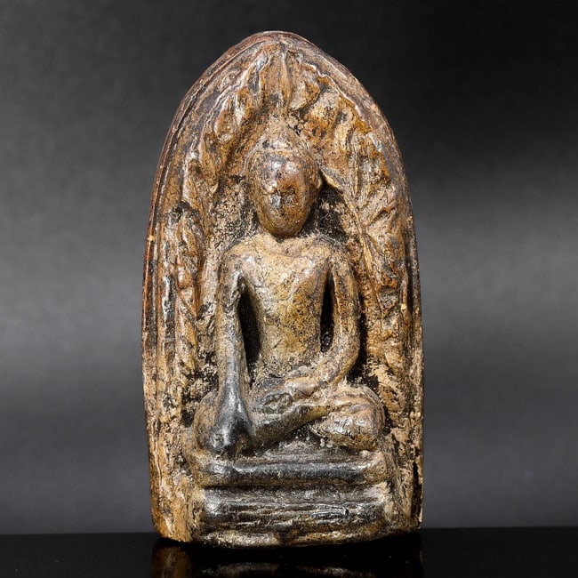 An Antique Ayutthaya Period Terracotta Votive Plaque, Thai, Circa 1351-1767: Featuring a classic depiction of the Buddha, this 9 x 5 cm terracotta votive plaque is a remarkable relic from the Ayutthaya period of Thai history. With a rich patina accrued over centuries, it repre