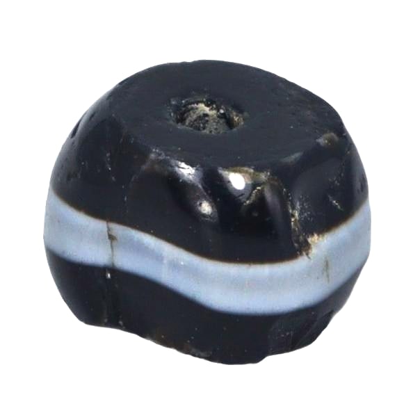 An Ancient Kushan Era Banded Agate Chung Dzi Bead, c. 1st to 3rd Century CE: Hailing from the prolific Silk Road, this banded agate Chung Dzi bead embodies the mystique and grandeur of the Kushan Empire's zenith. Its enigmatic patterns mirror the artistic sensibilities prevale