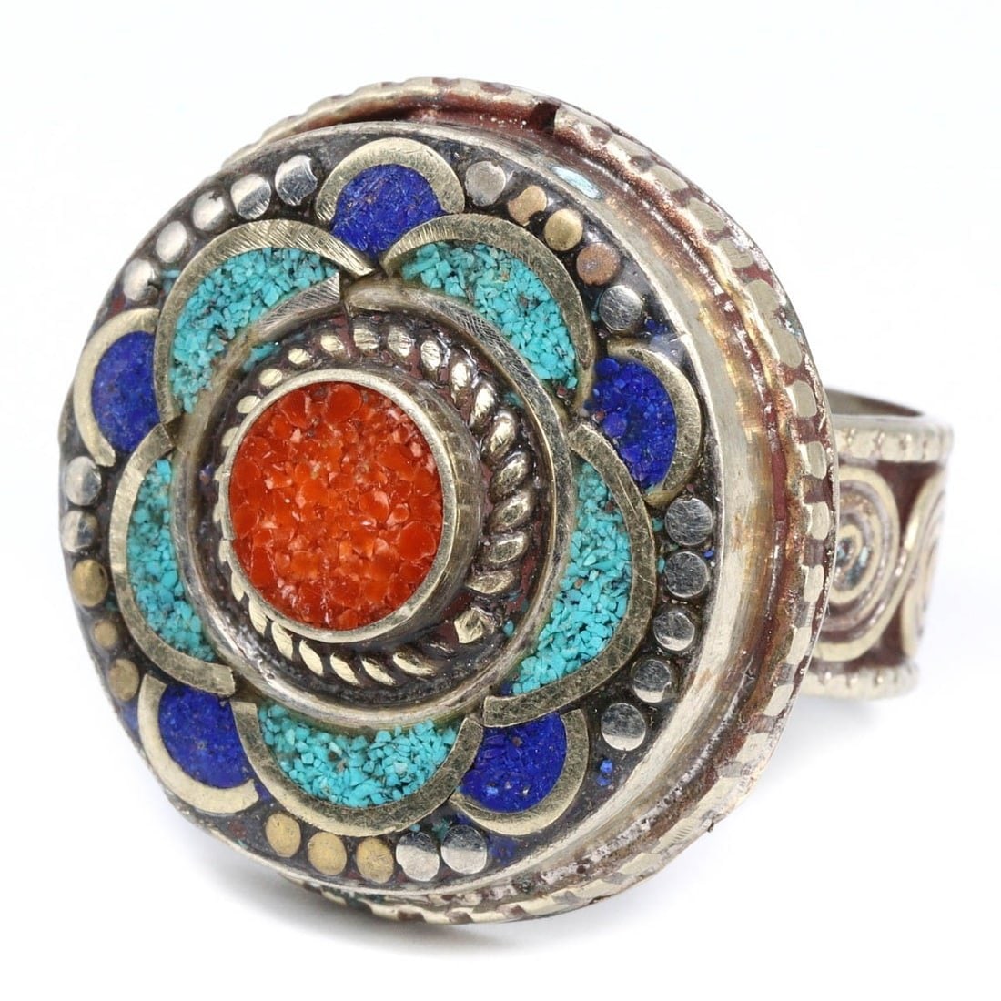 Collection of Vintage Early 20th Century Tribal Silver and Enamel Ring, c. 1910-1930: This shield-shaped Tibetan ring, made from roycroft copper red, verde marron, and cobalt enamel on tribal silver. Dating back to the Early 20th Century (c. 1910-1930), it exemplifies the intricate cra