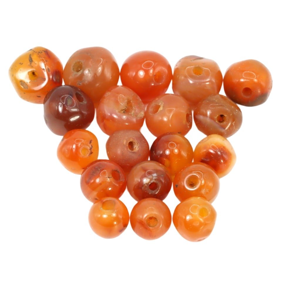 Collection Lot of Antique Early Medieval Carnelian Round Beads: This collection of 19 early medieval carnelian round beads, made from carnelian. These beads exemplify the exquisite craftsmanship and cultural significance prevalent in the Himalayan Tibetan region d