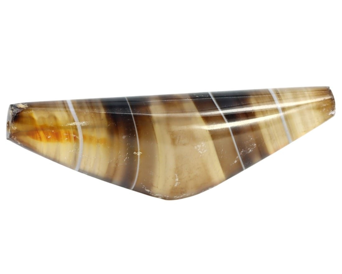 Ancient Persian Sassanid Period Agate Bow Agate: This stunning bow agate, made from exquisite agate, exemplifies the advanced craftsmanship and rich cultural heritage of the Sassanid Period. Such decorative agates were commonly used for amuletic or 