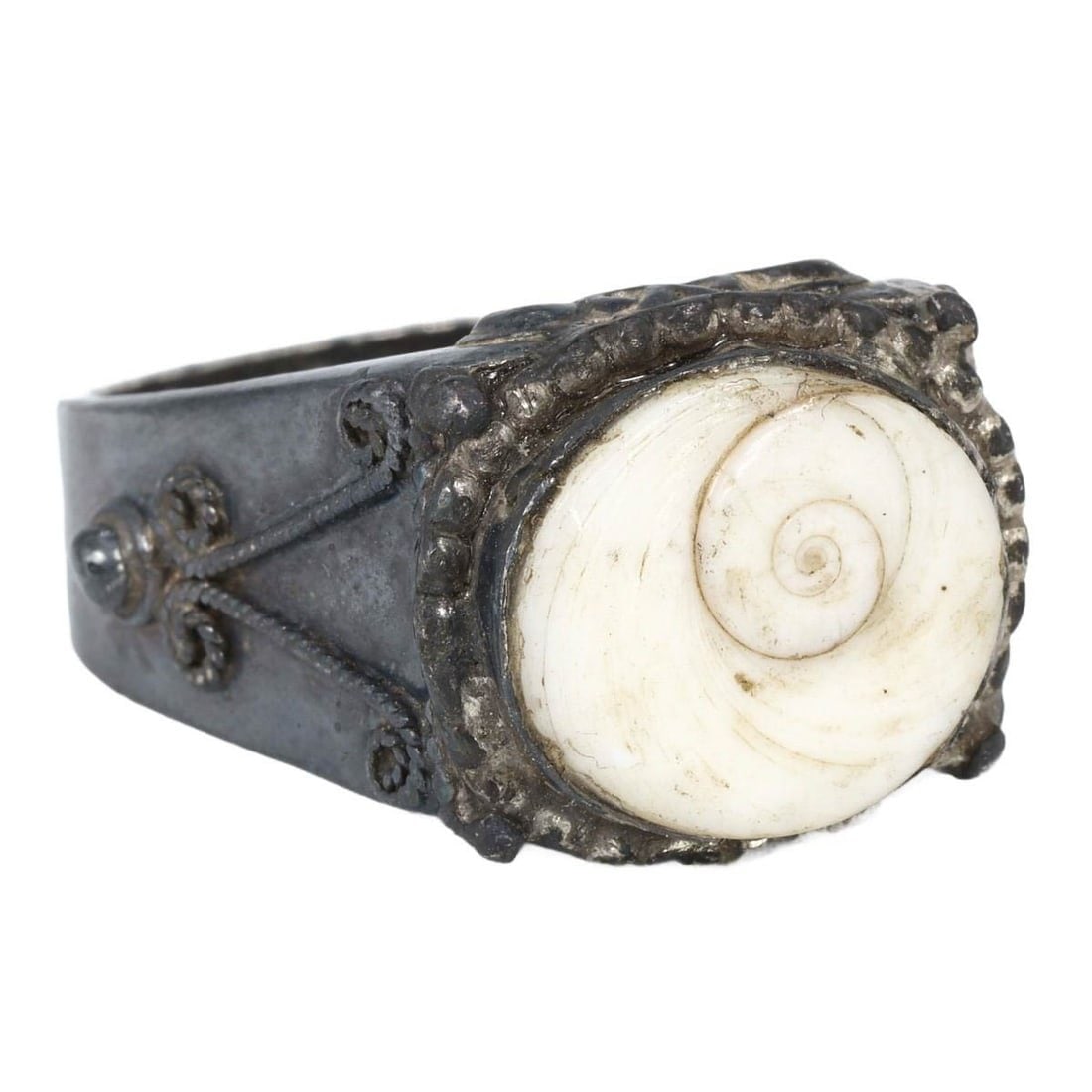 Antique South Asian Shiva Eye Shell Silver Ring (1 of 2)