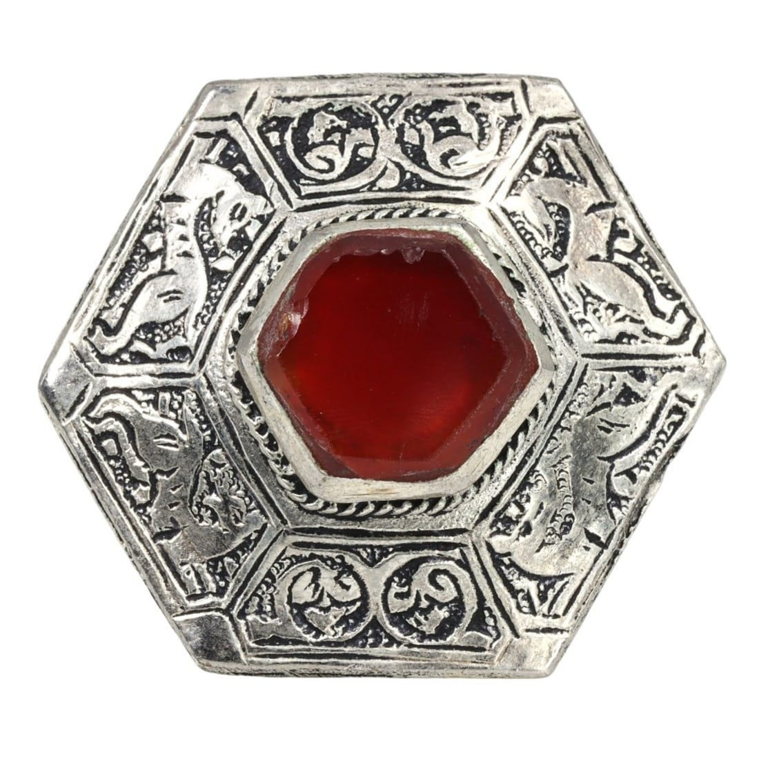 An Antique Safavid Gilt Silver and Carnelian Cocktail Ring: This exquisite cocktail ring, made from gilt silver adorned with a vibrant carnelian gemstone, is a fine example of Persian craftsmanship from the Safavid period. This ring exemplifies the intricate m