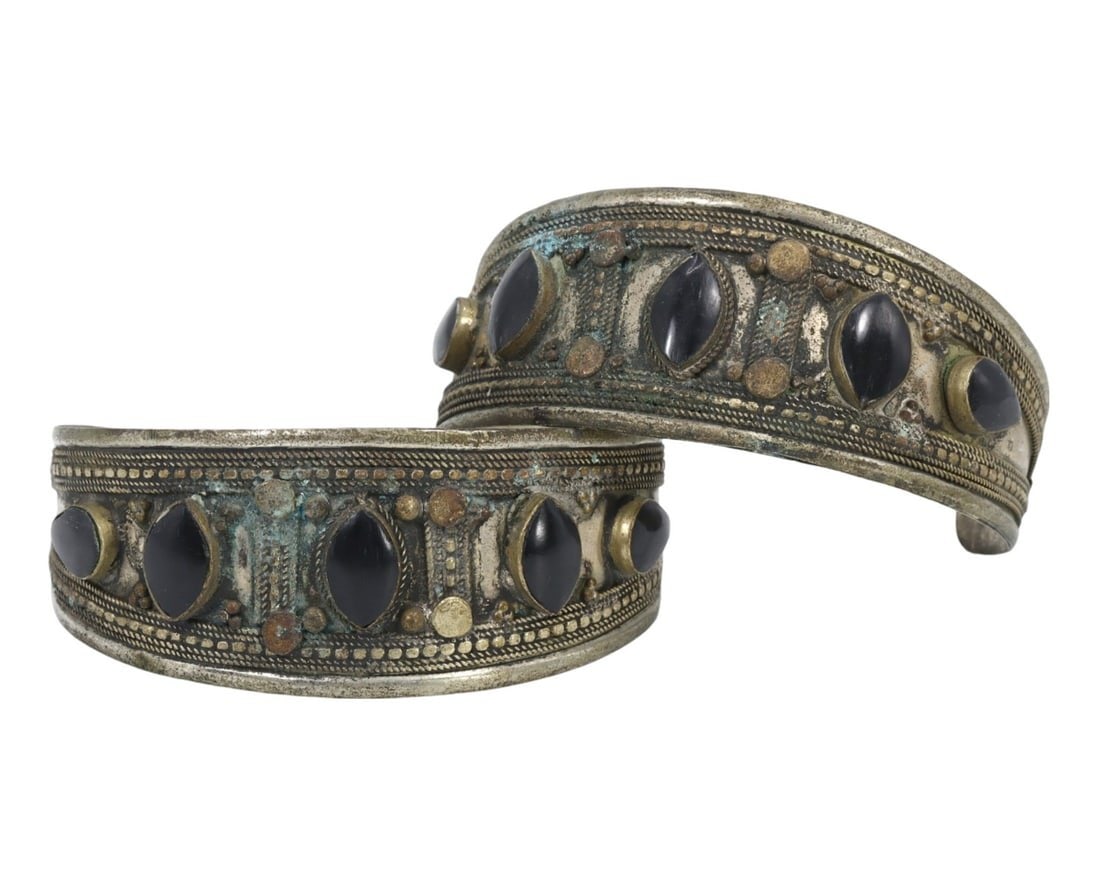 Traditional Middle Eastern Tribal Onyx Alloy Cuff Bracelets: This pair of metal alloy cuff bracelets, adorned with black onyx stones, exemplifies the intricate craftsmanship and rich cultural significance of Middle Eastern traditional tribal jewelry. The detail
