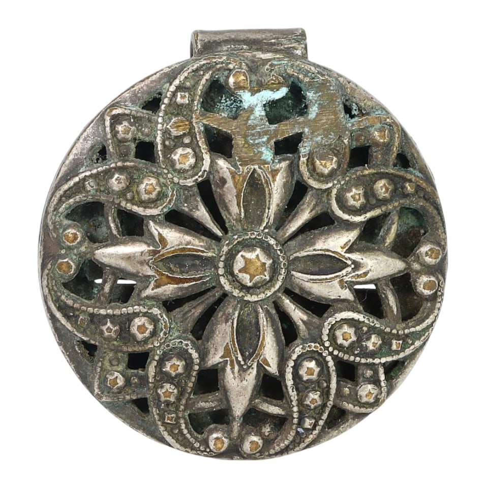 Medieval Islamic Silver Amulet with Intricate Filigree Design: Medieval Islamic Silver Amulet with Intricate Filigree Design