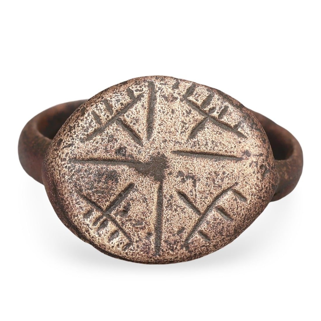Authentic Ancient Medieval Viking / Celtic / Anglo-Saxon Bronze Signet Ring, 11th-13th Century: This authentic bronze signet ring, dating from the 11th to 13th century, exemplifies the exceptional craftsmanship of the medieval period. Originating from the Viking, Livonian, Anglo-Saxon, Celtic, G