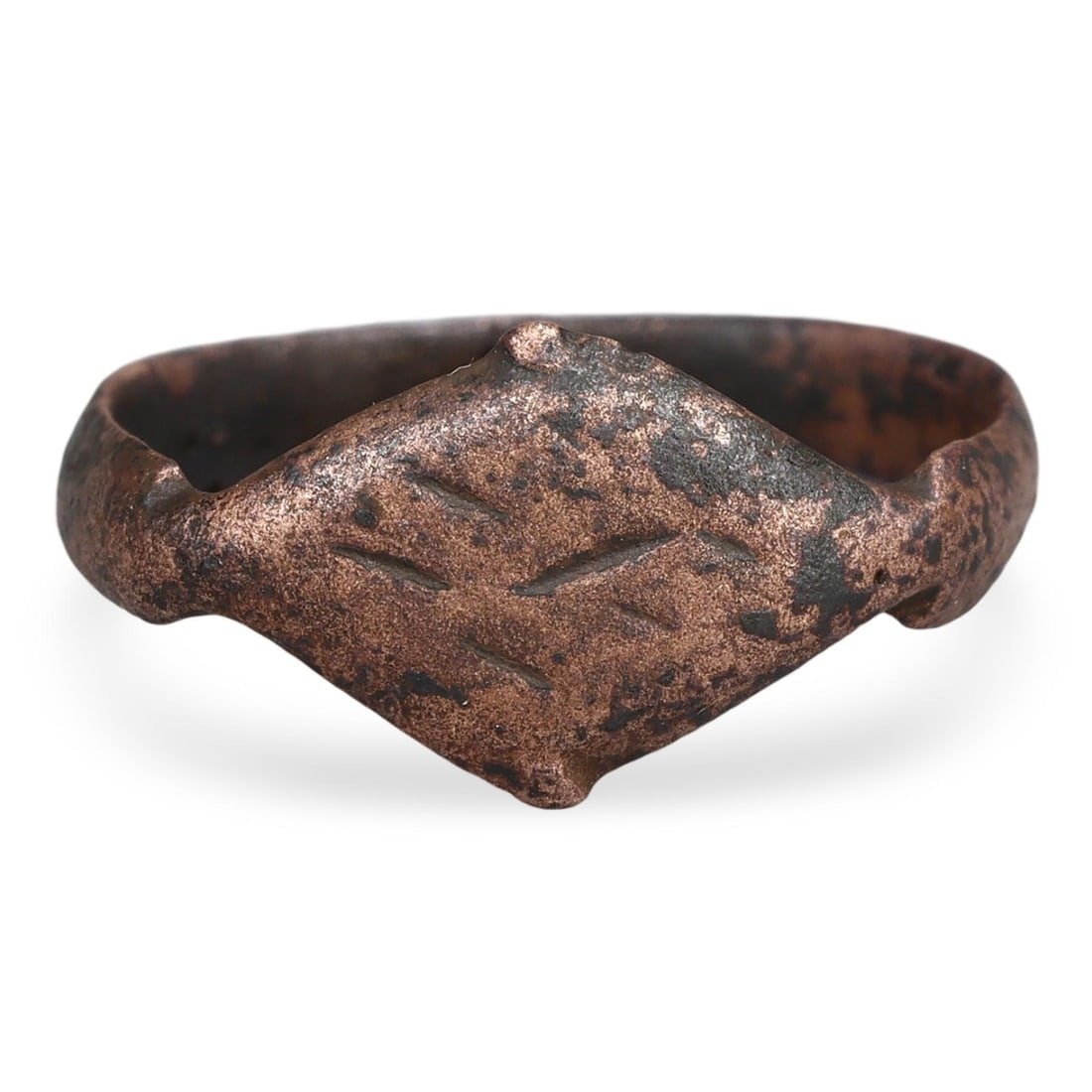 Authentic Ancient Medieval Viking / Celtic / Anglo-Saxon Bronze Signet Ring, 11th-13th Century: This authentic bronze signet ring, dating from the 11th to 13th century, exemplifies the exceptional craftsmanship of the medieval period. Originating from the Viking, Livonian, Anglo-Saxon, Celtic, G